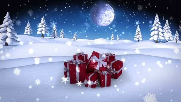 Neve che cade sui regali di Natale nel paesaggio innevato — Video Stock