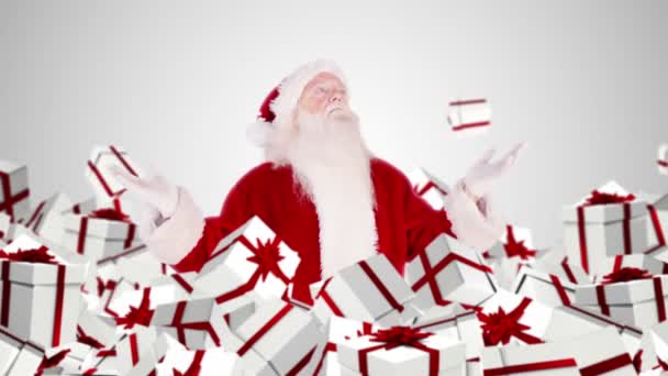 Santa Claus bajo la caída de regalos de Navidad — Vídeos de Stock