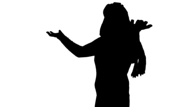 Femme filant en silhouette noire — Video