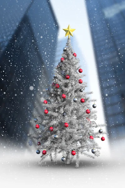 Árbol de Navidad con nieve cayendo — Foto de Stock