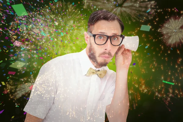 Empresario escuchando a escondidas con taza — Foto de Stock