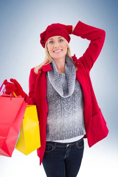 Rubia celebración bolsas de compras —  Fotos de Stock