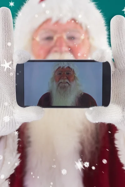 Weihnachtsmann zeichnet sich mit Smartphone auf — Stockfoto