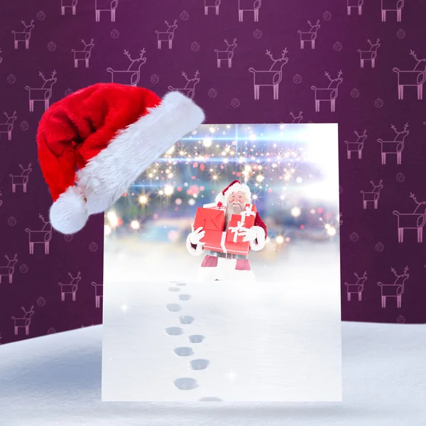 Imagem composta de chapéu de Papai Noel no cartaz — Fotografia de Stock