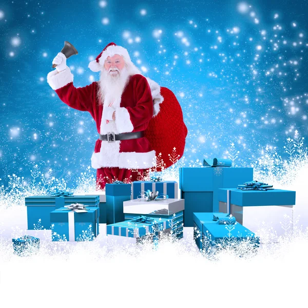 Санта-Клаус звонит в колокол — стоковое фото