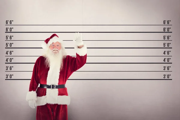Fröhlicher Weihnachtsmann winkt in die Kamera — Stockfoto