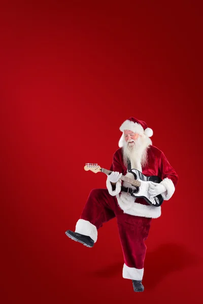 Noel Baba gitar ile eğlenir — Stok fotoğraf