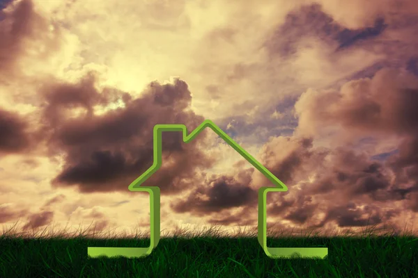 Huis omtrek tegen groen gras — Stockfoto