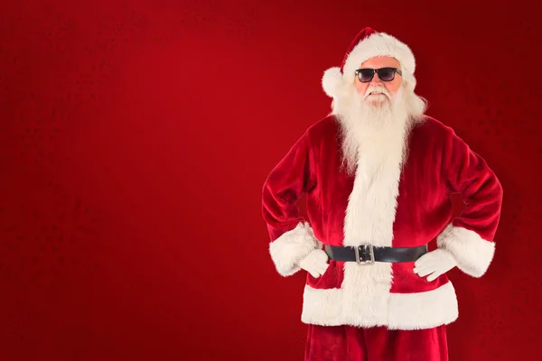 검은 선글라스를 착용 하는 산타 클로스 — 스톡 사진
