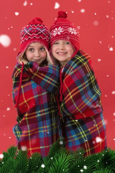 Bambine festive sotto coperta — Foto Stock