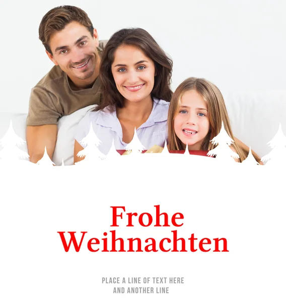 Eltern schenken ihrer Tochter ein Geschenk — Stockfoto