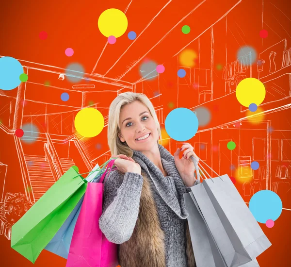 Loira segurando sacos de compras — Fotografia de Stock