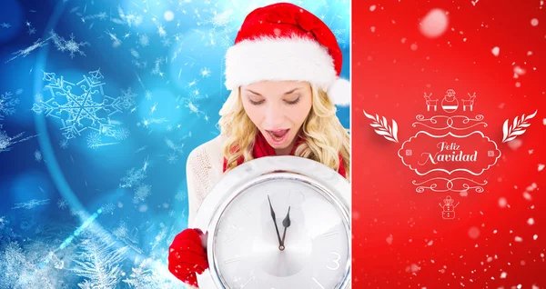 Joyeux blonde festive avec horloge — Photo