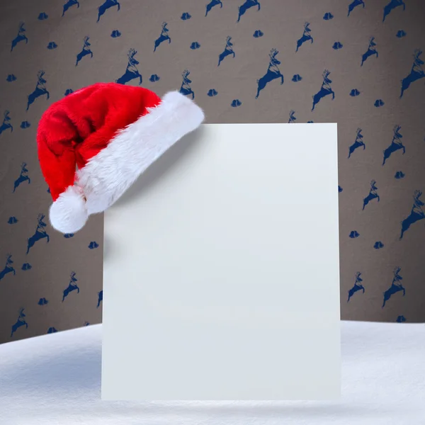 Chapéu de Papai Noel no cartaz — Fotografia de Stock
