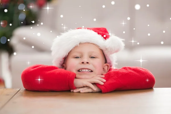 Feestelijke jongetje glimlachen — Stockfoto