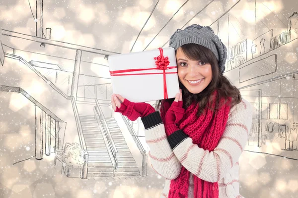 Bruna festiva con regalo bianco e rosso — Foto Stock