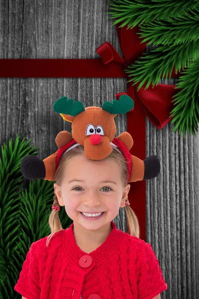 Složený obraz roztomilé děvčátko na sobě Rudolf čelenka — Stock fotografie
