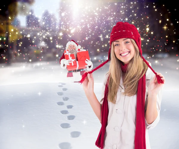 Pretty blonde smiling at camera — Stock Photo, Image