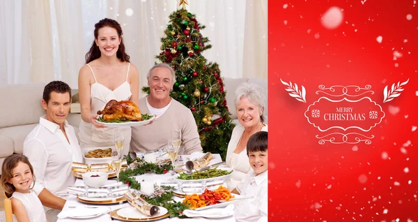 Familie viert kerstdiner — Stockfoto