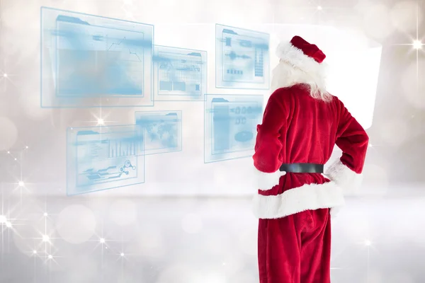 Weihnachtsmann schaut von der Kamera weg — Stockfoto