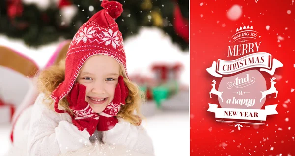 Niña festiva en sombrero y bufanda — Foto de Stock