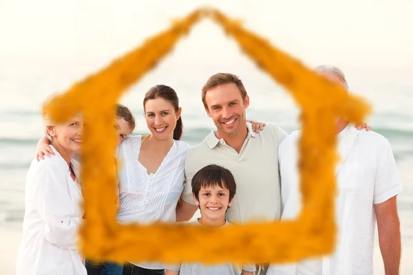 Schöne Familie am Strand — Stockfoto