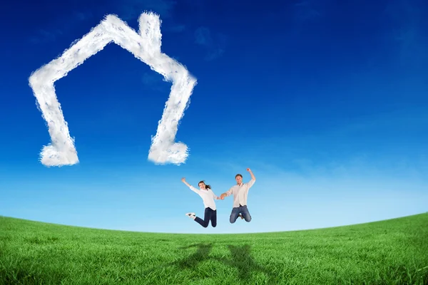 Couple jumping and holding hands — Stock Photo, Image