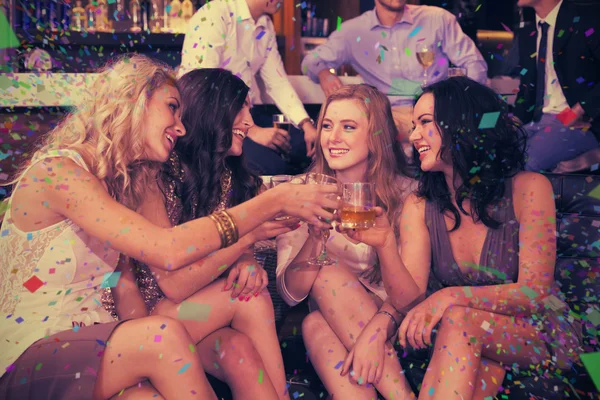 Pretty friends having a drink together — Stock Photo, Image