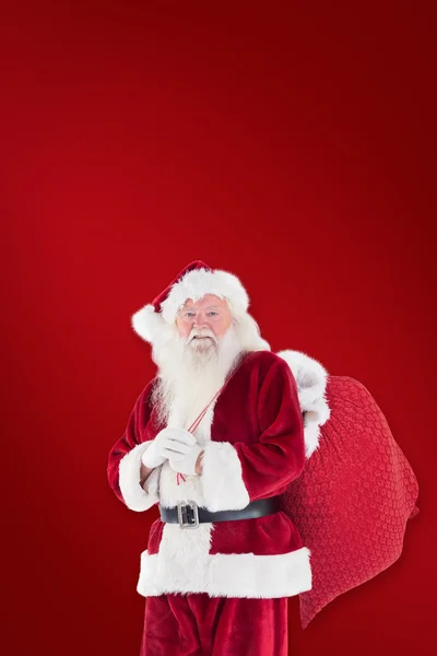 Santa draagt zijn rode zak — Stockfoto