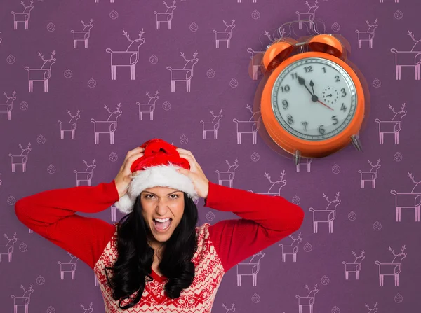 Geïrriteerde vrouw in Kerstman hoed — Stockfoto