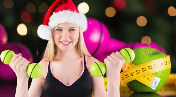 Fiesta en forma rubia sonriendo a la cámara —  Fotos de Stock