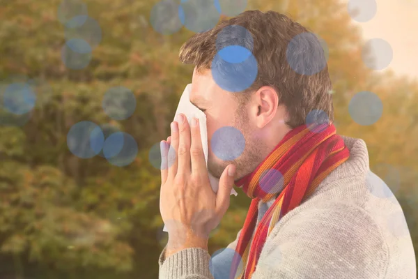 Immagine composita dell'uomo che soffia il naso sul tessuto — Foto Stock