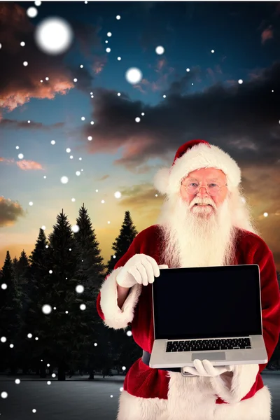 Santa Claus präsentiert Laptop — Stockfoto