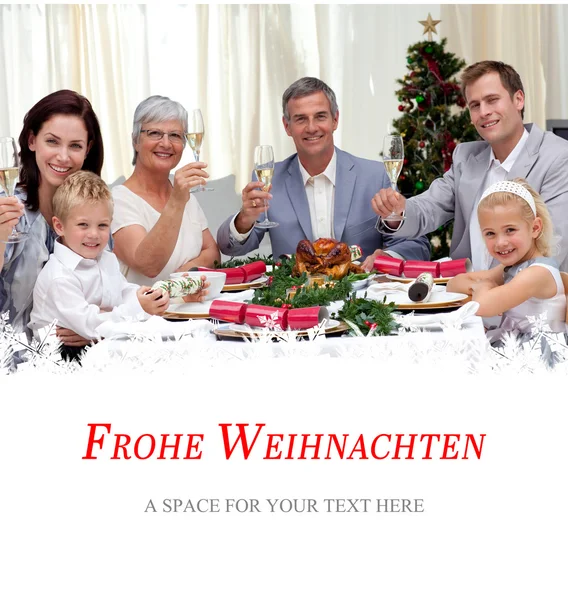 Famiglia tusting in una cena di Natale — Foto Stock