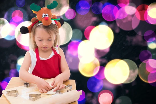 Imagen compuesta de niña festiva haciendo galletas —  Fotos de Stock