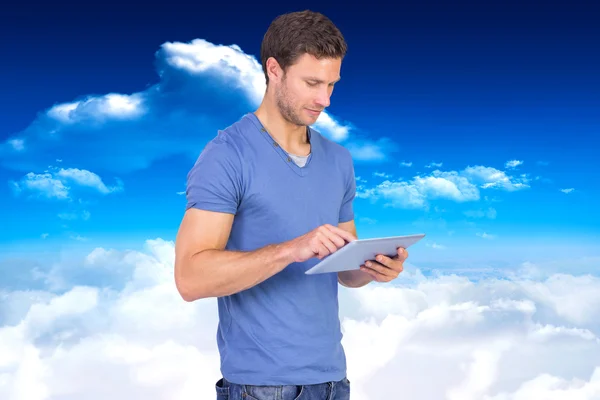 Man scrolling through tablet pc — Stock Photo, Image