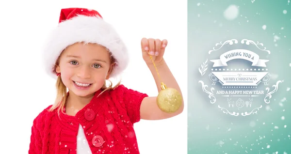 Ragazza che indossa cappello di Babbo Natale in possesso di bauble — Foto Stock