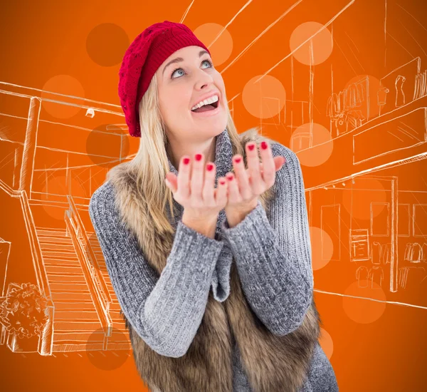 Blonde in winterkleren met handen uit — Stockfoto