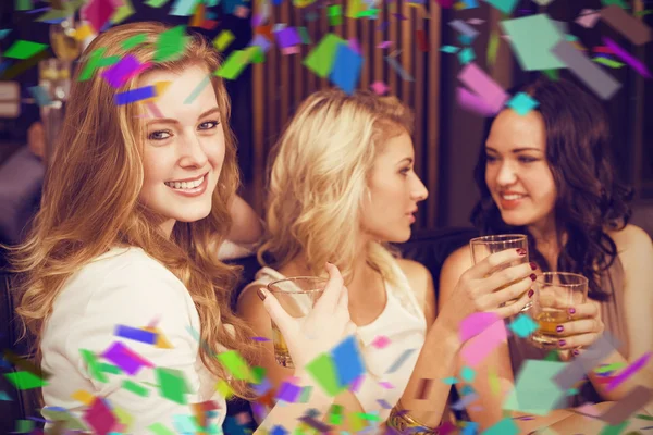 Pretty friends having a drink together — Stock Photo, Image