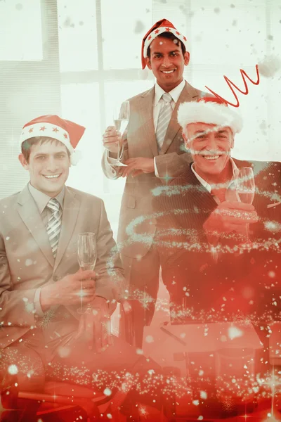 Fiduciosi uomini d'affari che indossano novità di Natale — Foto Stock