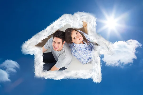 Visão geral de um casal feliz sentado de volta a ba — Fotografia de Stock