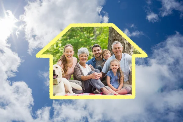 Famiglia estesa con il loro cane da compagnia — Foto Stock