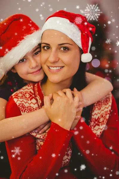 Madre e hija festivas sonriendo —  Fotos de Stock