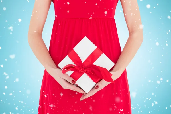 Woman in red dress holding gift — Stock Photo, Image