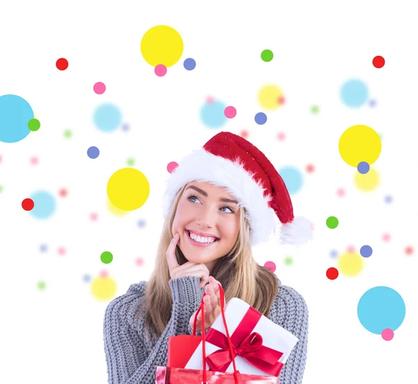 Festliche Blondine mit Weihnachtsgeschenk — Stockfoto