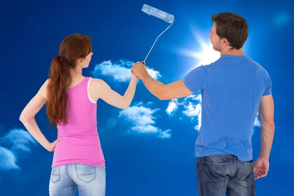 Couple painting a wall together — Stock Photo, Image