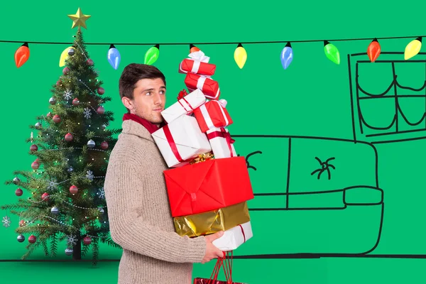 Hombre con muchos regalos de Navidad — Foto de Stock