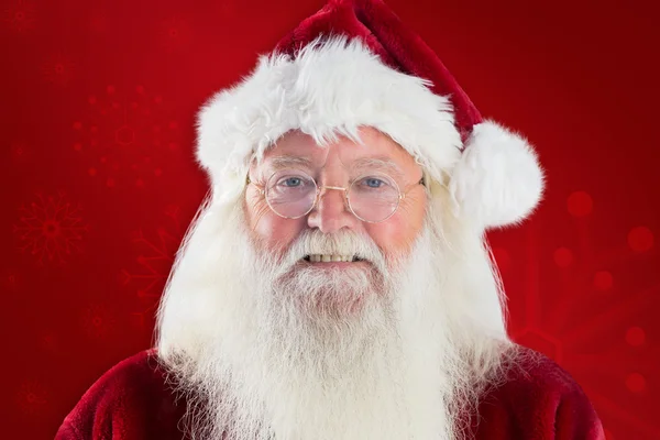 Santa glimlacht in de camera — Stockfoto