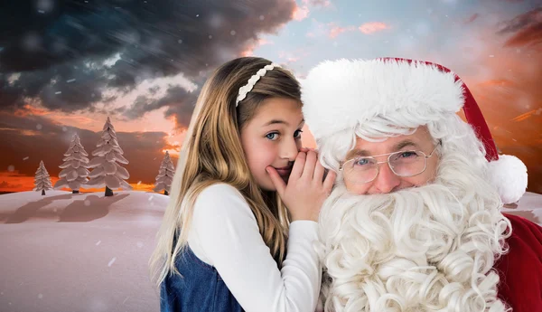 Weihnachtsmann hört kleinen Mädchen zu — Stockfoto