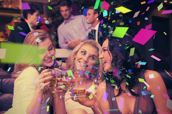 Pretty friends having a drink together — Stock Photo, Image